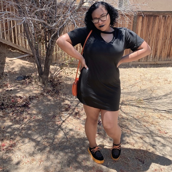 Meet your Posher, Julia - Picture 2 of 2